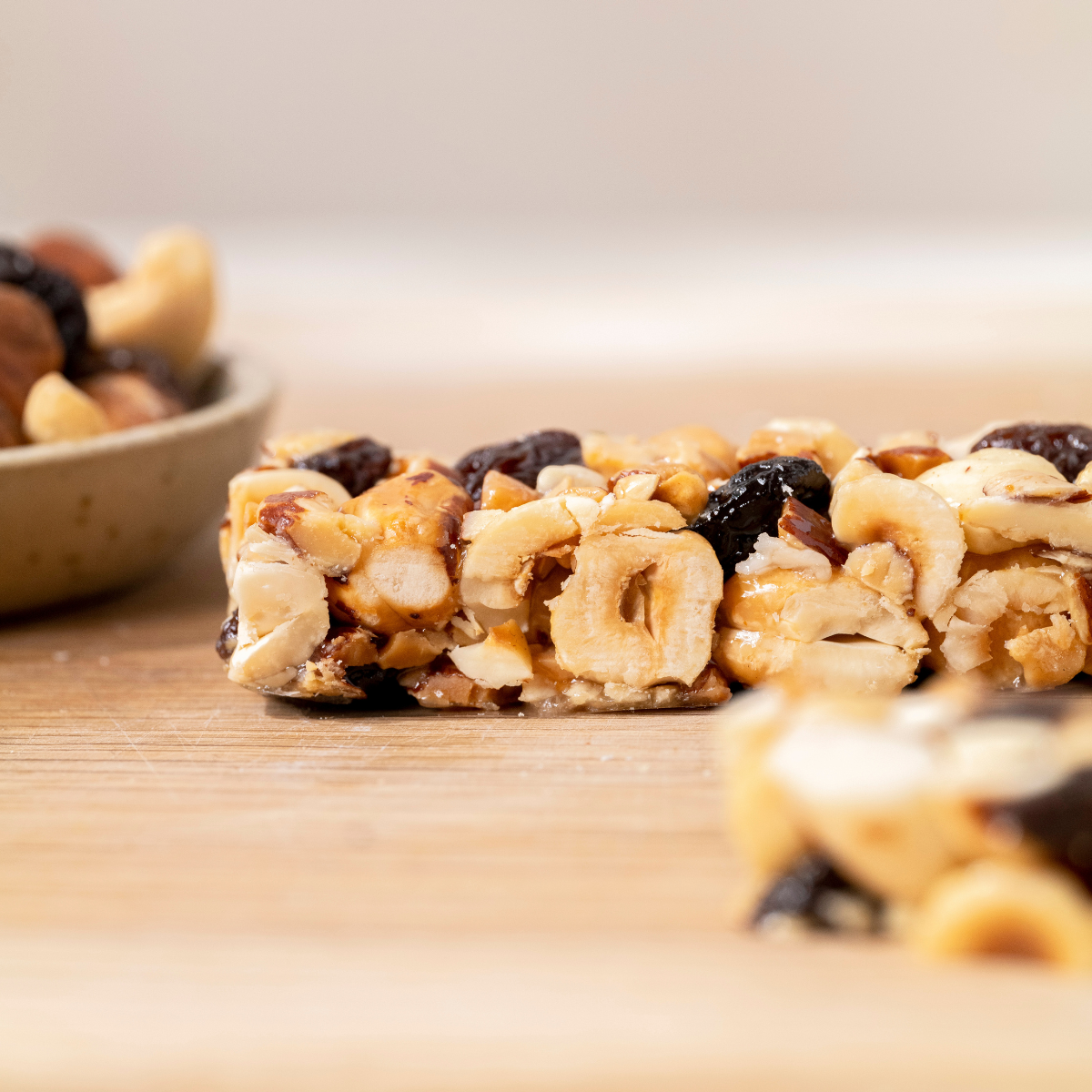 seeberger-nuts-and-raisin-barre-fruits-secs-barre-nomade image 4